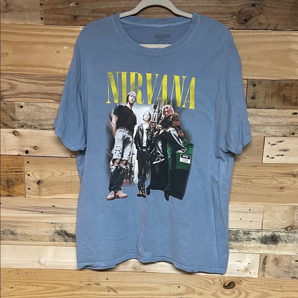 NIRVANA CD Cover size XL Blue Graphic Short Sleeve Soft Relax Fit T-shirt